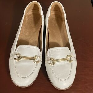Naturalizer white leather loafers shoes sz 7.5
